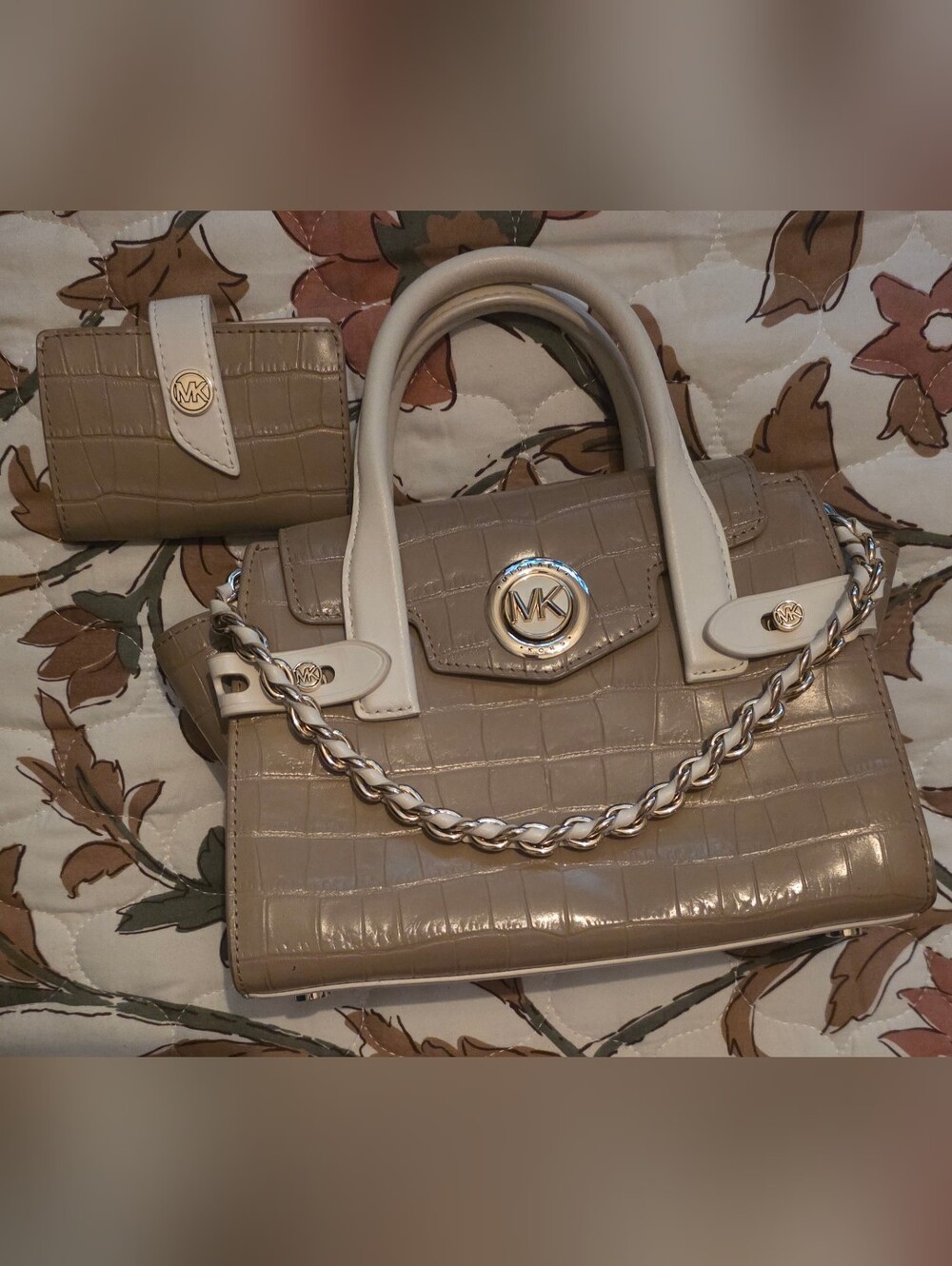 Michael Kors Purse And Wallet Set Like New With Tags